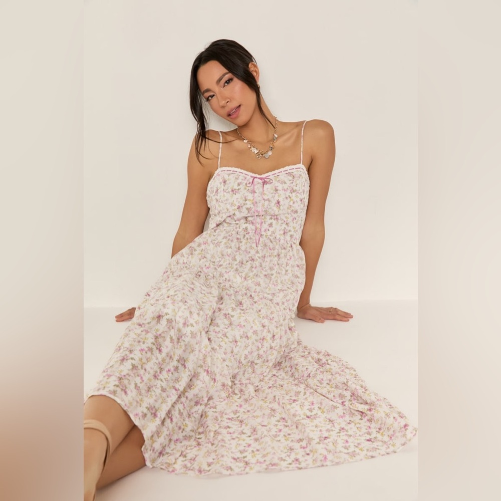 Francesca's Collections Floral Midi Dress in Pink and White - Picture 3 of 4